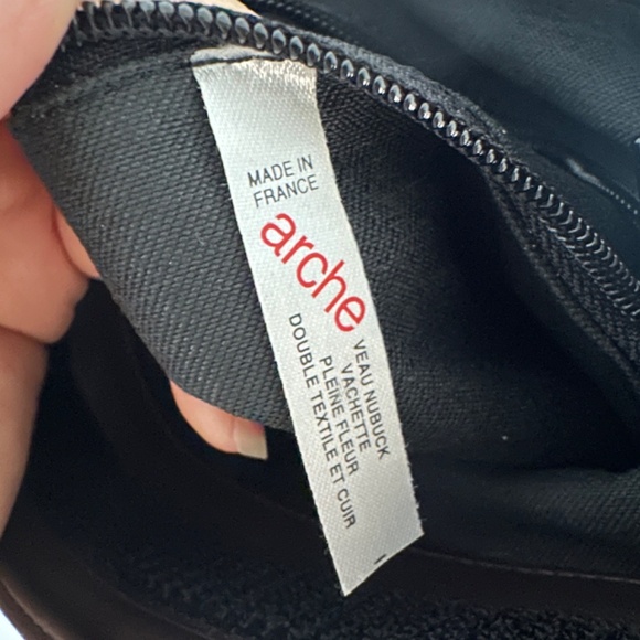 Arche Leather Shoulder Bag - Picture 8 of 8